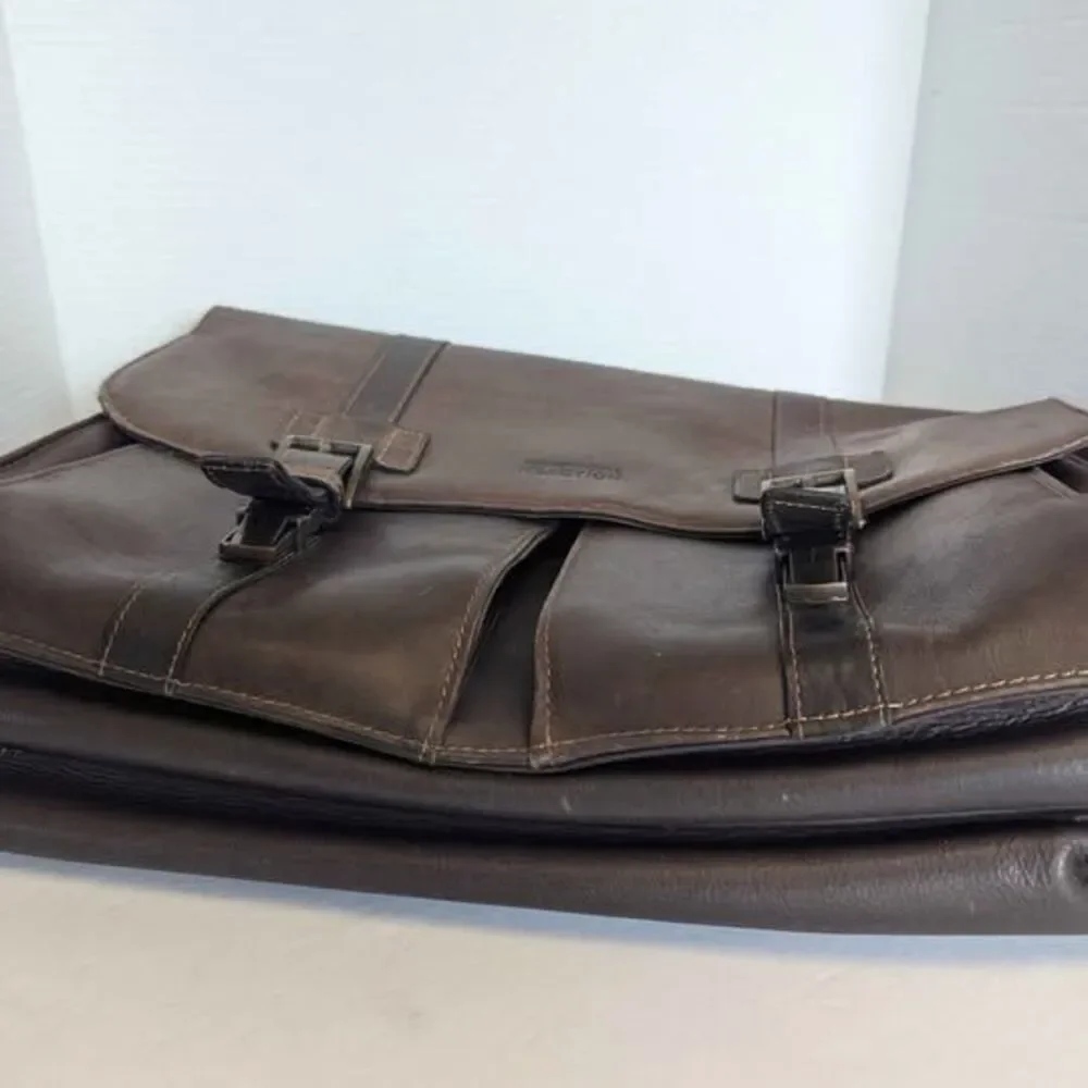 Kenneth Cole Reaction Chocolate Thick Leather Messenger Crossbody Bag Briefcase